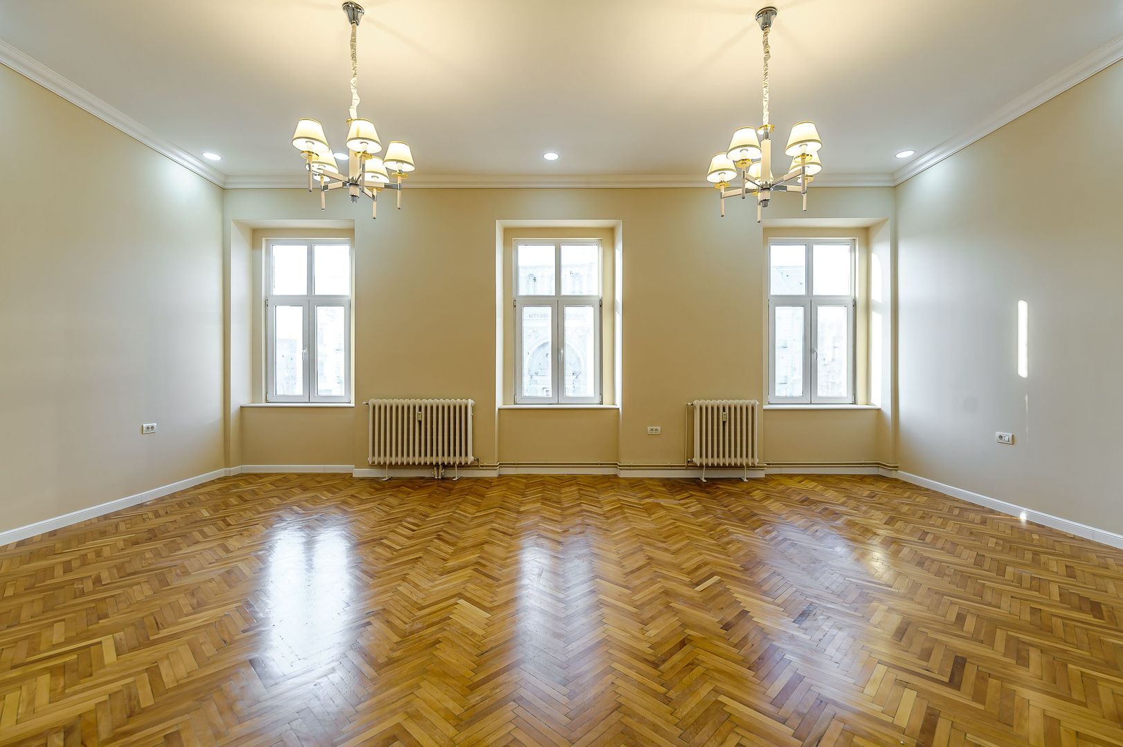 Spațiu ultracentral clasic și renovat - Poză 1