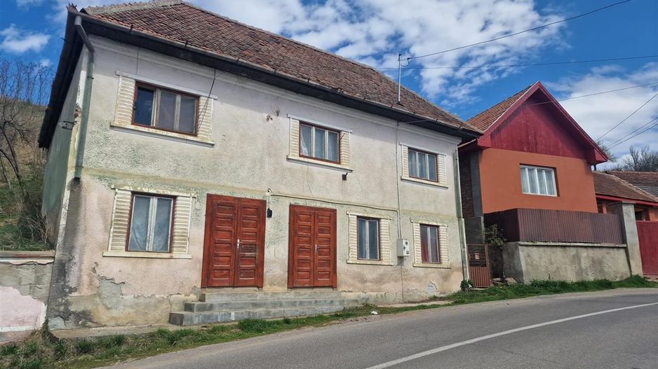 Casa traditional saseasca, in pitoareasca asezare Arini, Brasov - Poză 2