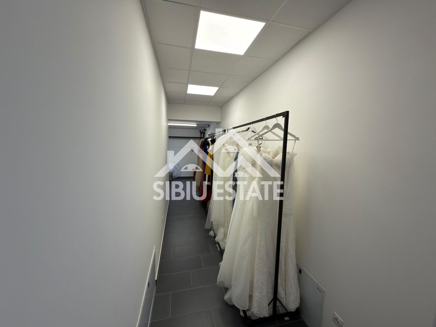 Spatiu comercial/birouri, zona buna, circulata, cladire moderna - Poză 4