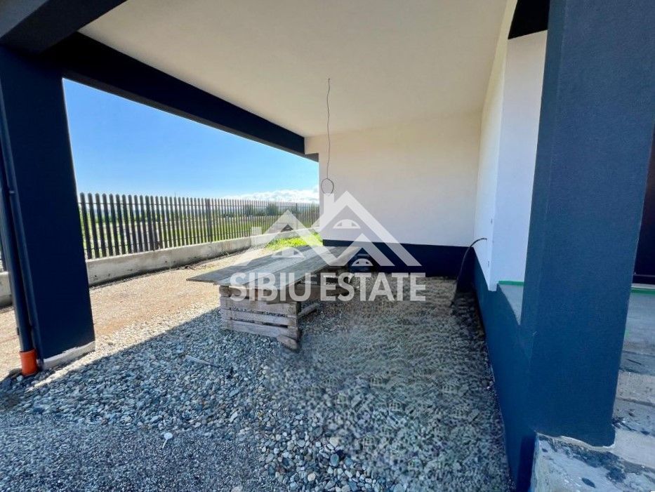 Casa mare cu carport, pivnita - Poză 14