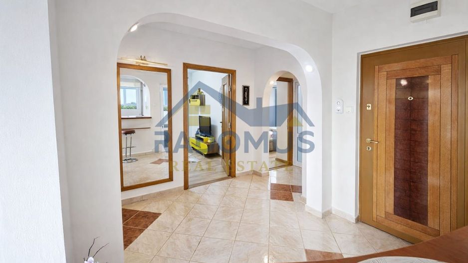 Ultracentral - 3 camere decomandat - 2 băi - 2 balcoane - Poză 3