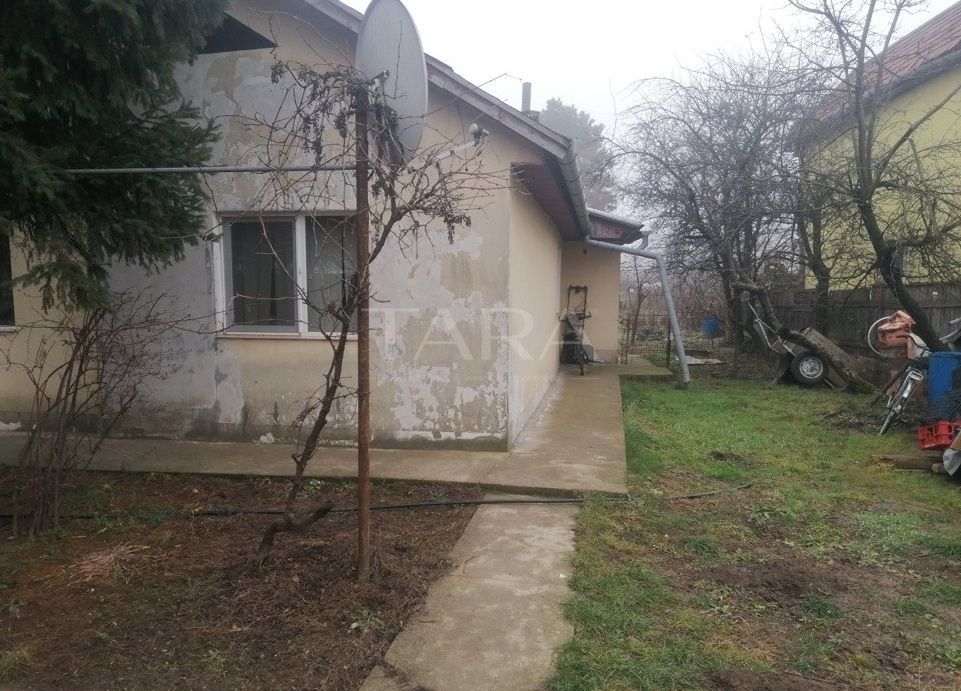 Casă de vânzare cu teren generos – zonă liniștită. Cartier Bulgaria. - Poză 1