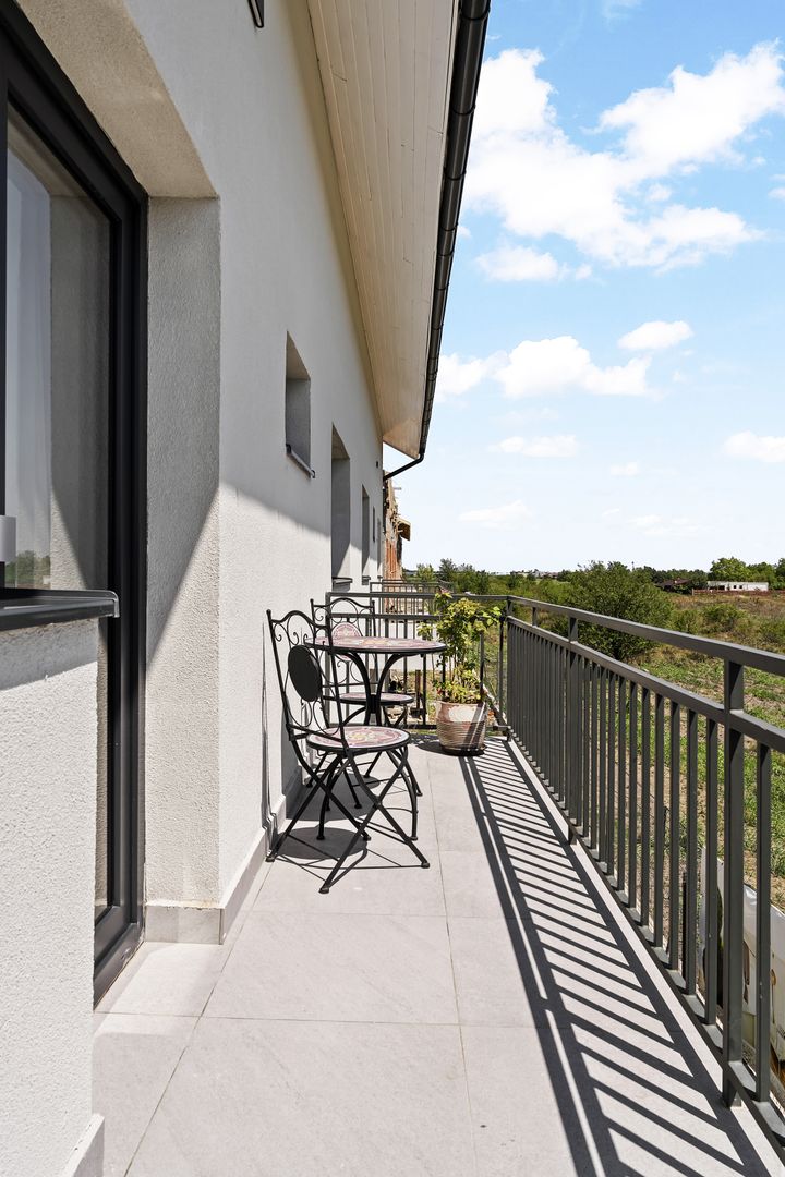 PORUMBESCU RESIDENCE | Vila Green + Renault Clio Evolution E-Tech Hybrid 2024 - Poză 21