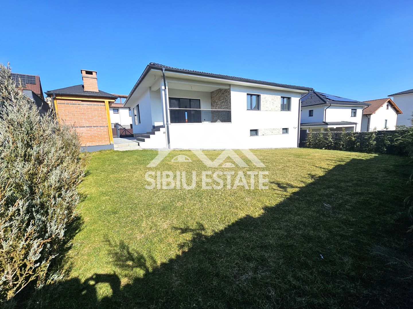 Casa Sibiu, intrare Selimbar, garaj, pivnita, curte mare - Poză 3