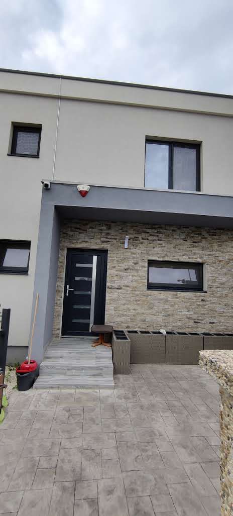 DUPLEX MOSNITA NOUA  98 MP UTILI CU 375 MP TEREN - Poză 28