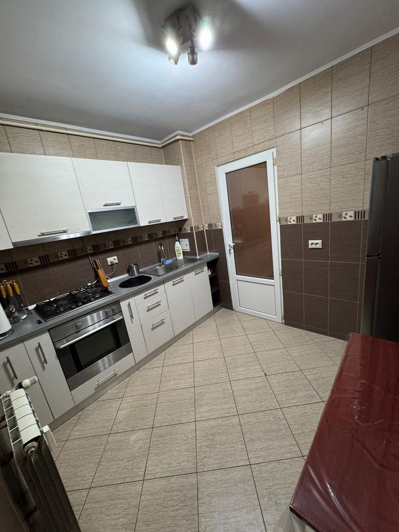 Apartament incapator cu trei camere, zona Iancuui - Poză 4