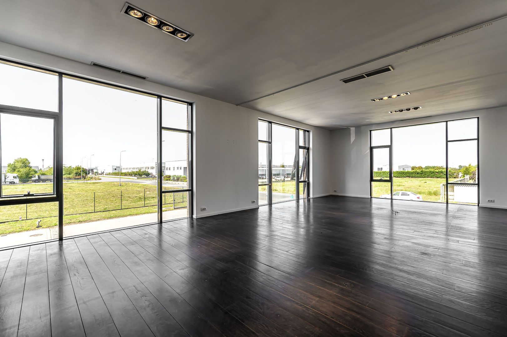 Birouri Premium de 304 mp în Zona Industrială Vest Arad - Poză 1