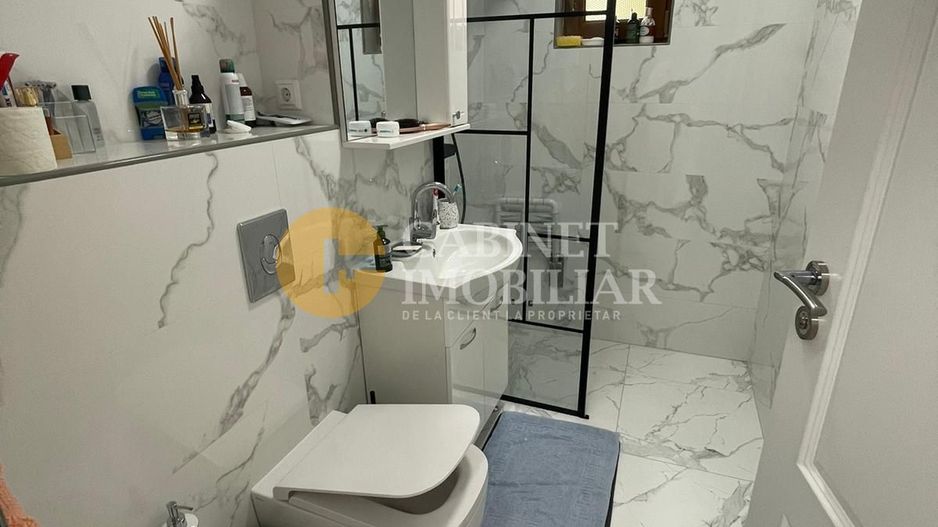 Central - Tg Cucu bloc tip Vila - 2 camere Decomandat RENOVAT 60mp - Poză 4