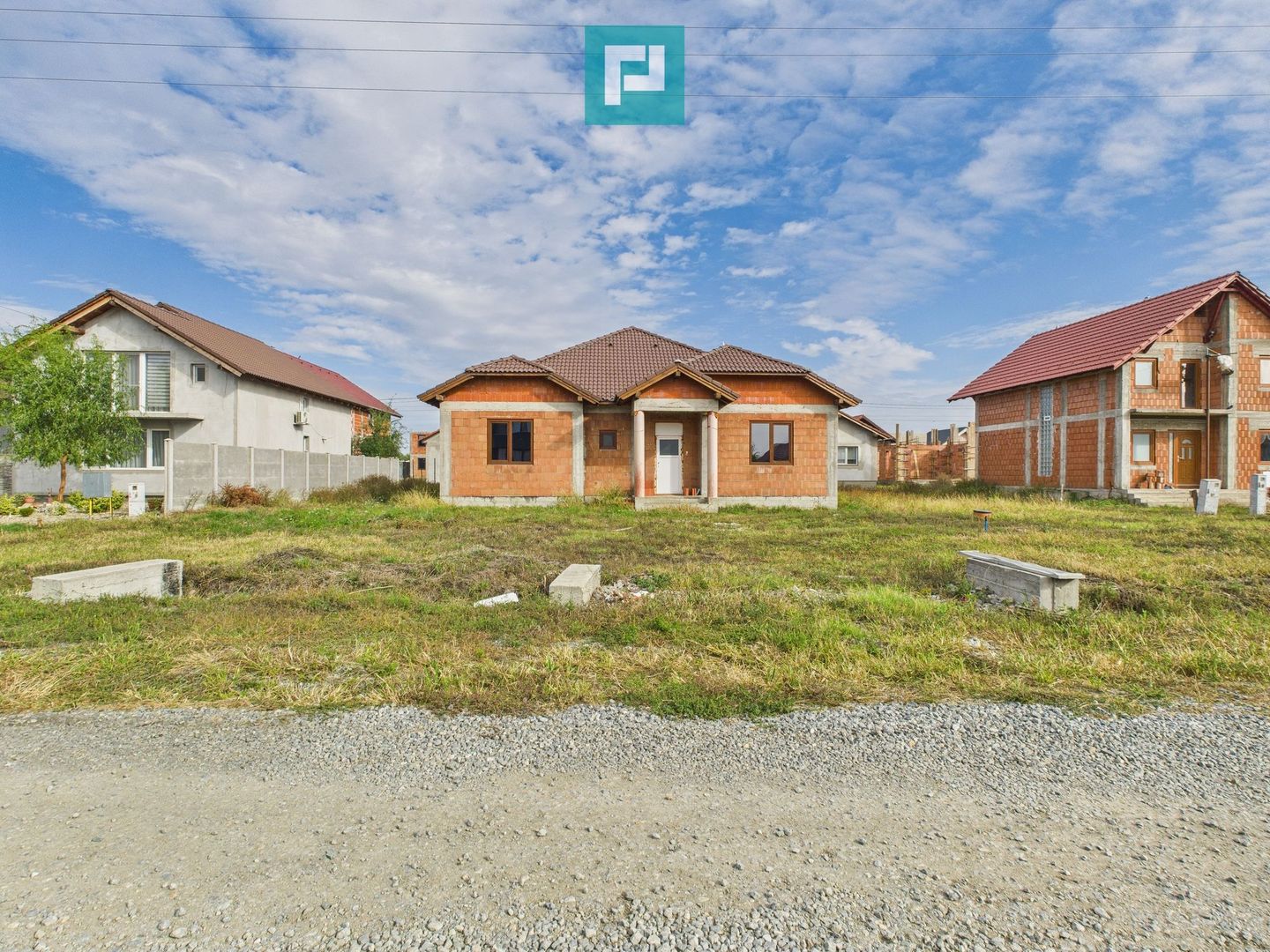 Casă la roșu, 4 camere, Zimandul Nou - Poză 1