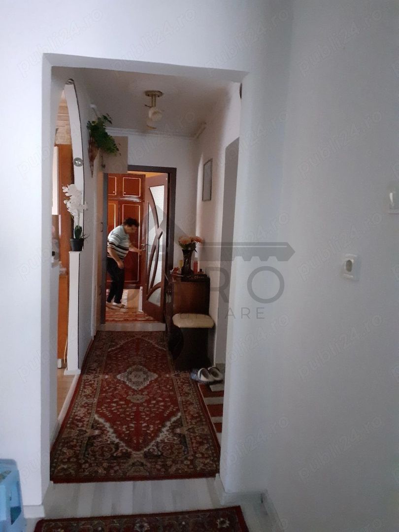 Apartament cu 3 camere de vanzare - Poză 4