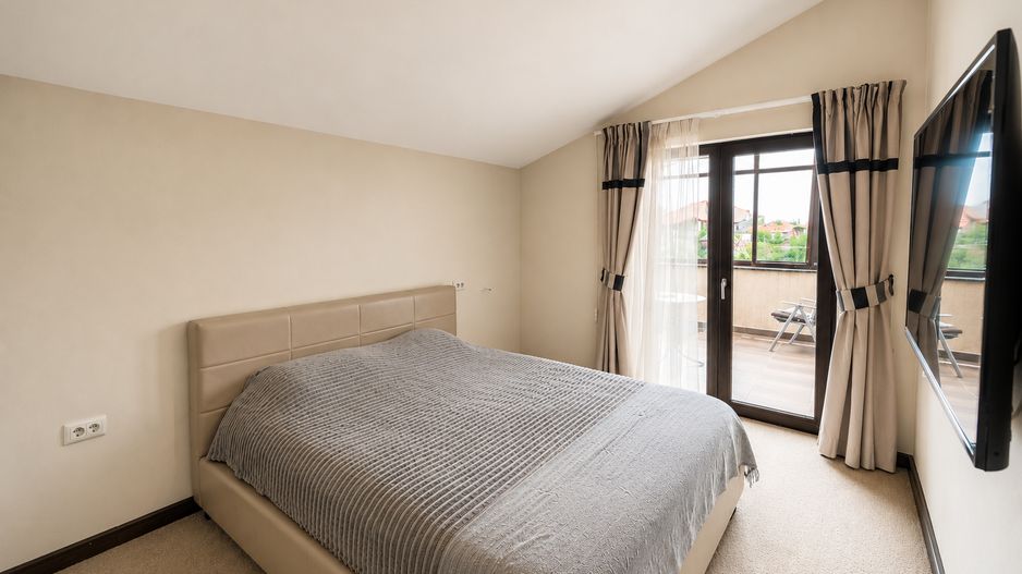 Vila cu piscina, 6 camere, 254mp utili, 815mp teren, com. Berceni - Poză 7