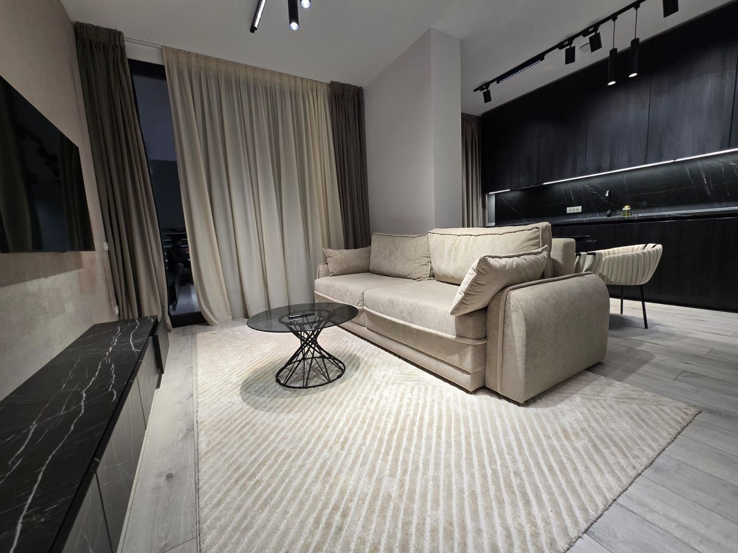 Apartament elegant 3 camere Win Herastrau - Poză 1