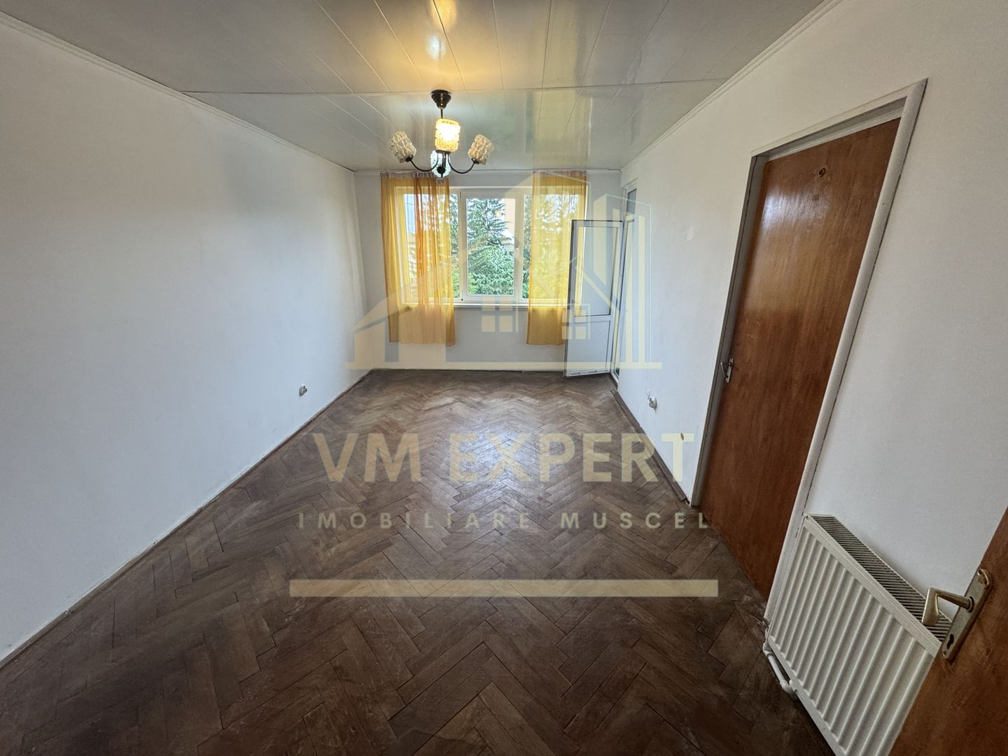 APARTAMENT 3 CAMERE ETAJ 4 CAMPULUNG VISOI - Poză 1