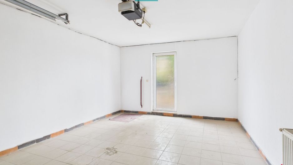 Vilă cu 5 camere pentru investiții în Dumbrăvița - Poză 10