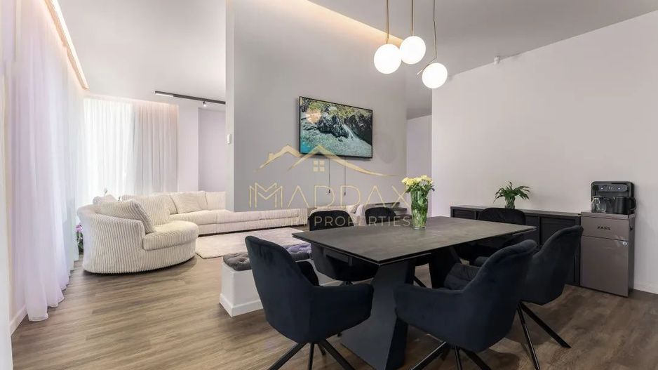 Vilă de închiriat în Voluntari // piscină privată și design modern - Poză 5