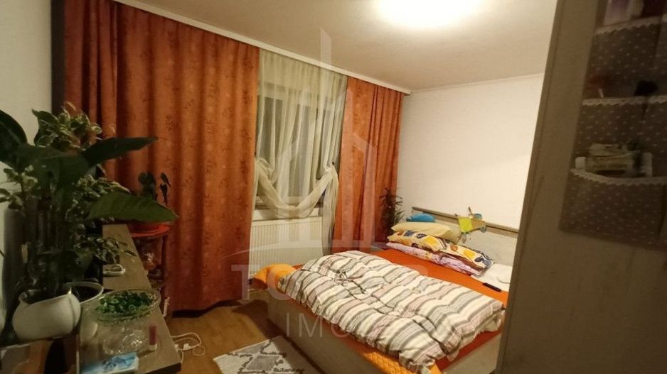 Apartament decomandat 2 camere Vasile Aaron 50mpu - Poză 3