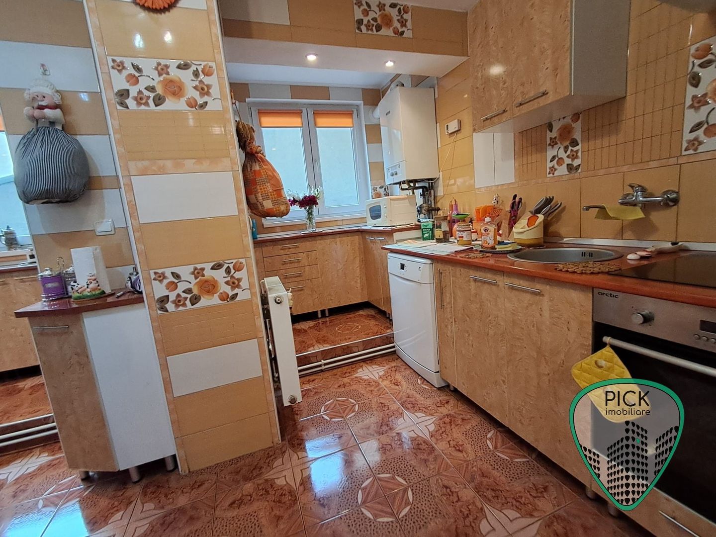 P 1255 - Apartament cu 4 camere în Târgu Mureș,  Ultracentral - Poză 2