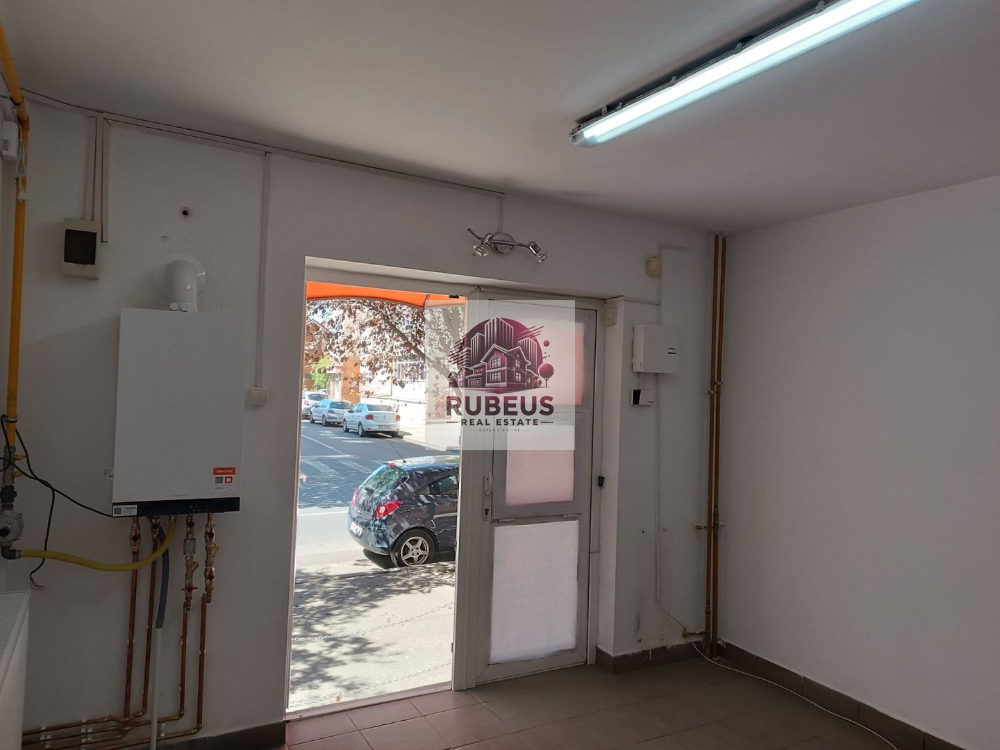 Spațiu comercial central cu gaz și acces stradal - Poză 6