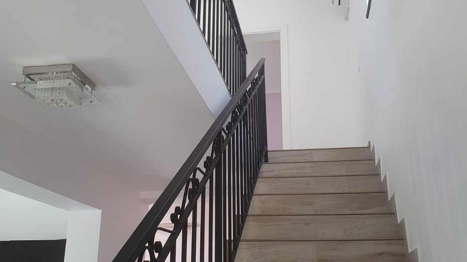 Casa cu 4 camere si garaj - Poză 14