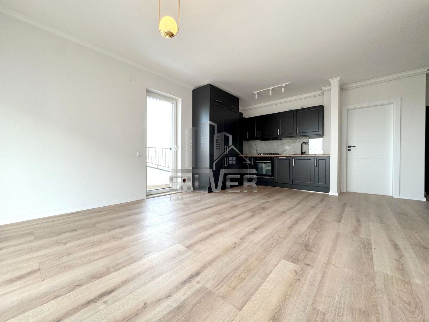 Apartament cu 3 camere recent finisat+terasa de 19 mp/CF. - Poză 3