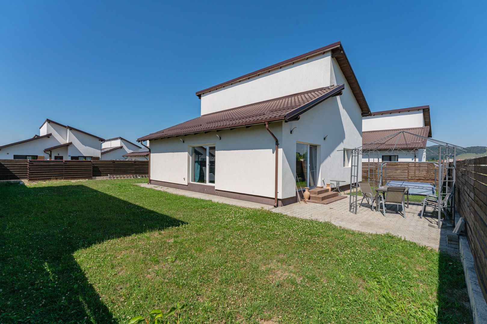 Casă Individuală de Închiriat, Încălzire în Pardoseală, Teren 400 mp - Poză 21