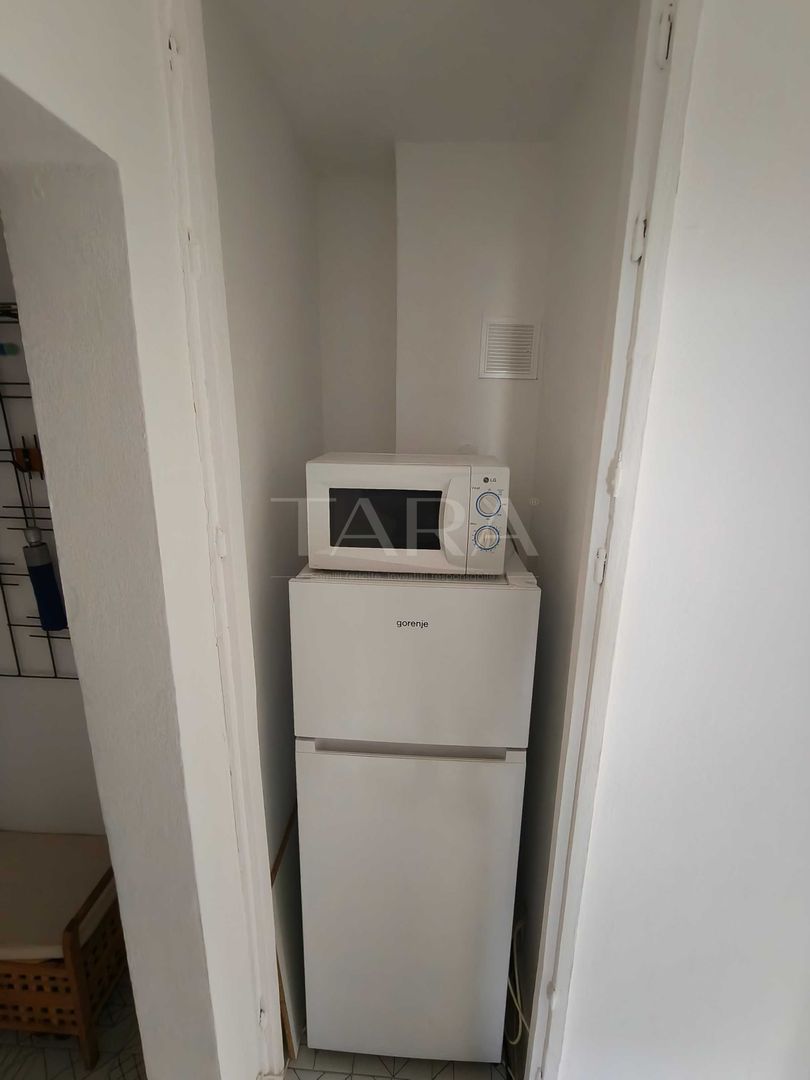 Apartament 2 camere decomandat, renovat complet, mobilat, sud-vest. - Poză 2