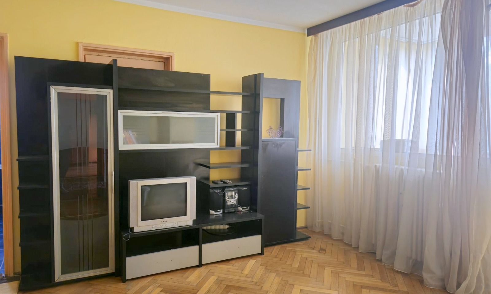 De vanzare apartament cu 3 camere Tiglina 1, 67.000 euro - Poză 2
