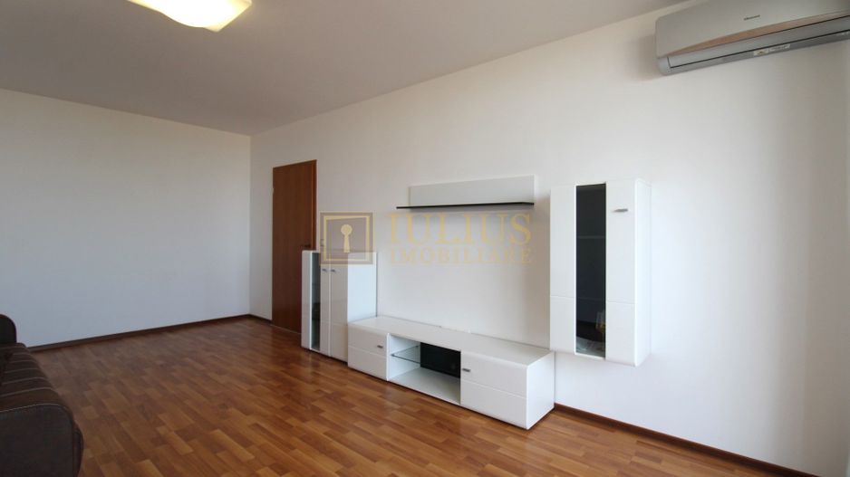 Aradului; decomandat, bucatarie inchisa. Parcare privata inclusa. - Poză 4