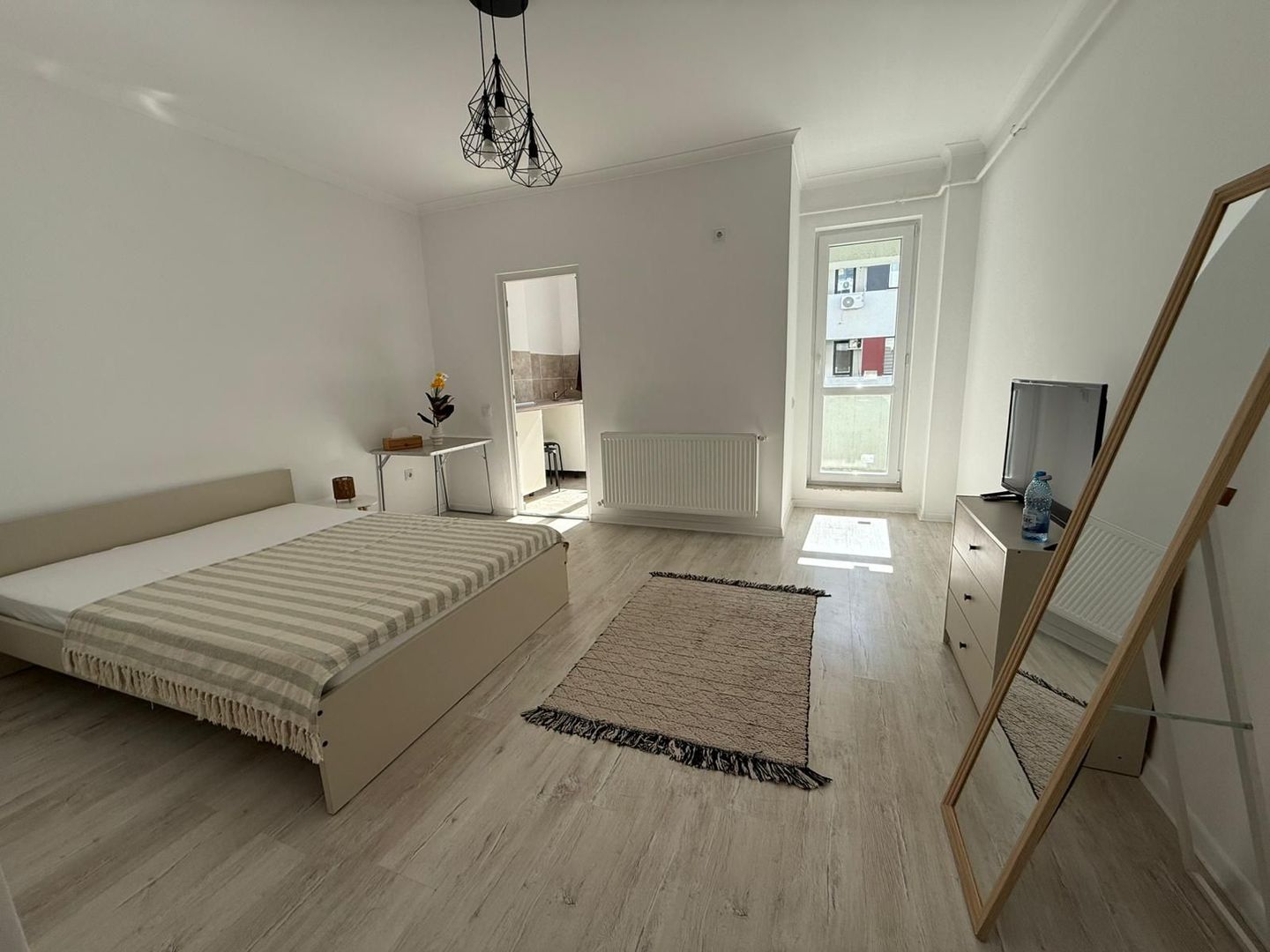 MOBILATĂ ȘI UTILATĂ – MILITARI RESIDENCE - Poză 1