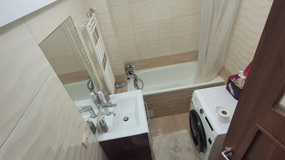 ageuropa.ro vinde apart. FINISAT cu 4 cam 84mp etajul 1 în Carpați 2 - Poză 12