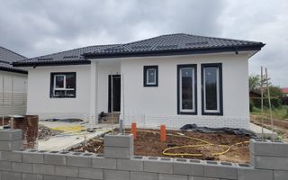 Casa 4 camere Crevedia - Poză 1