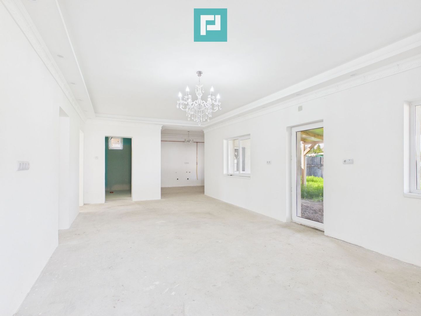 Casă renovată 4 camere si 1452 mp teren în Bătania - Poză 6