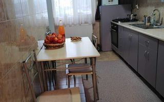 Apartament 70 mp, scara interioară, curte, parcare și boxă, mobilat. - Poză 2