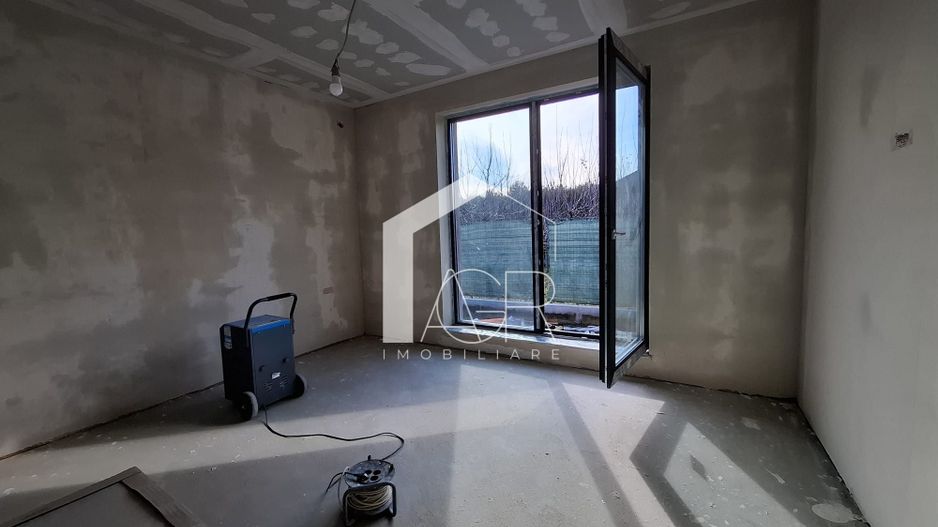 Casa cu 4 camere de vanzare, Bucov, Mica Roma - Poză 12