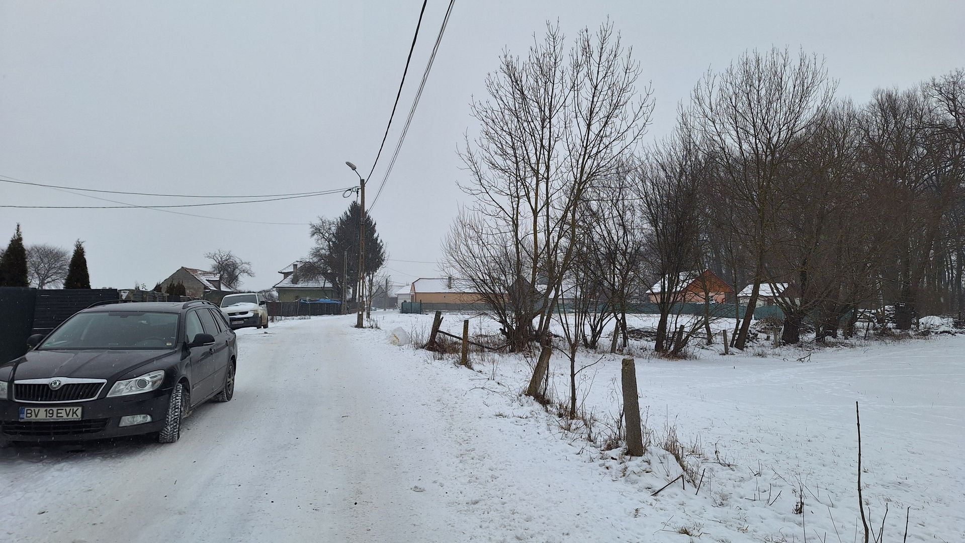 Teren 1000mp intravilan la liziera padurii, acces din drum asfaltat. - Poză 10