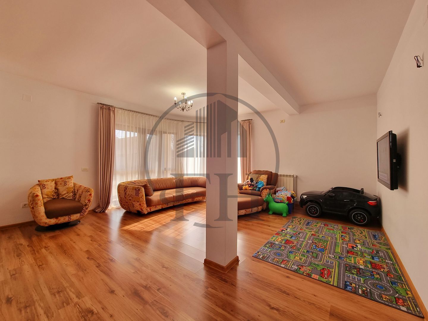 SOLD/VANDUT-Casă / Vilă cu 5 camere de vânzare - Poză 3