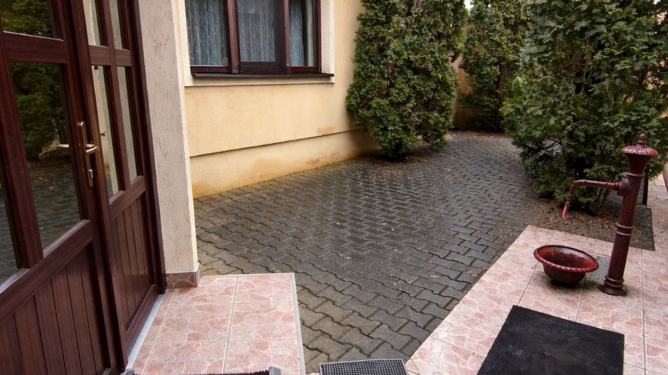 Casa de locuit Central 310 mp utili + 2 spatii comerciale de la strada - Poză 4