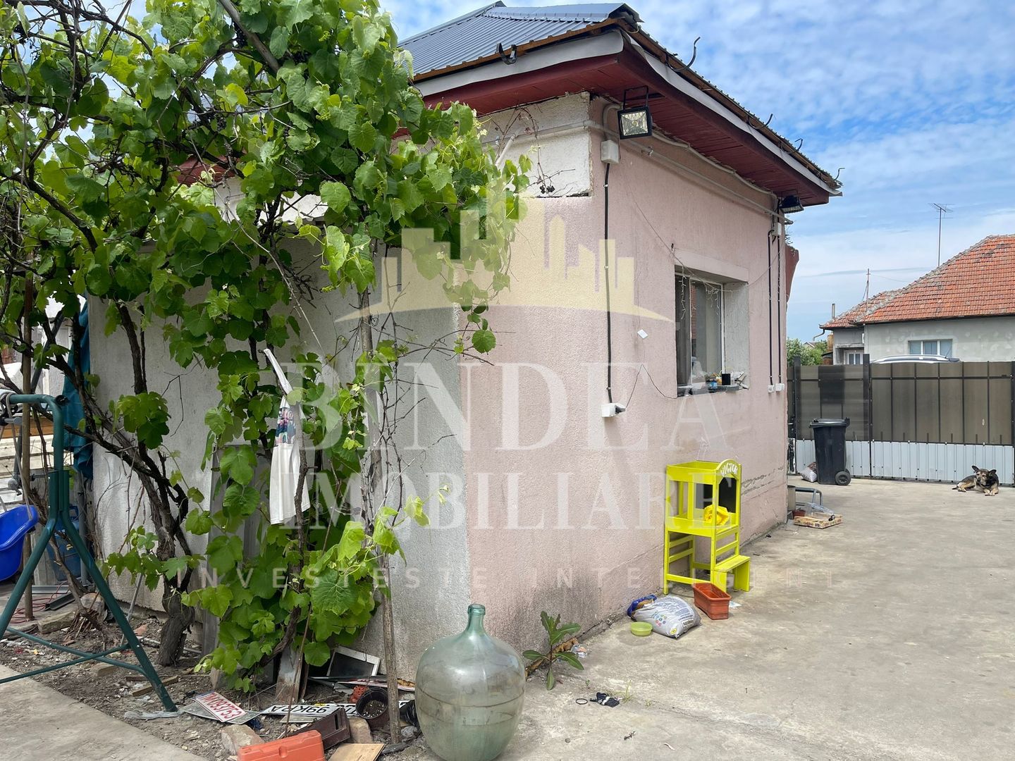 Casa individuala cu acces auto si hala- teren 1120mp - Poză 4