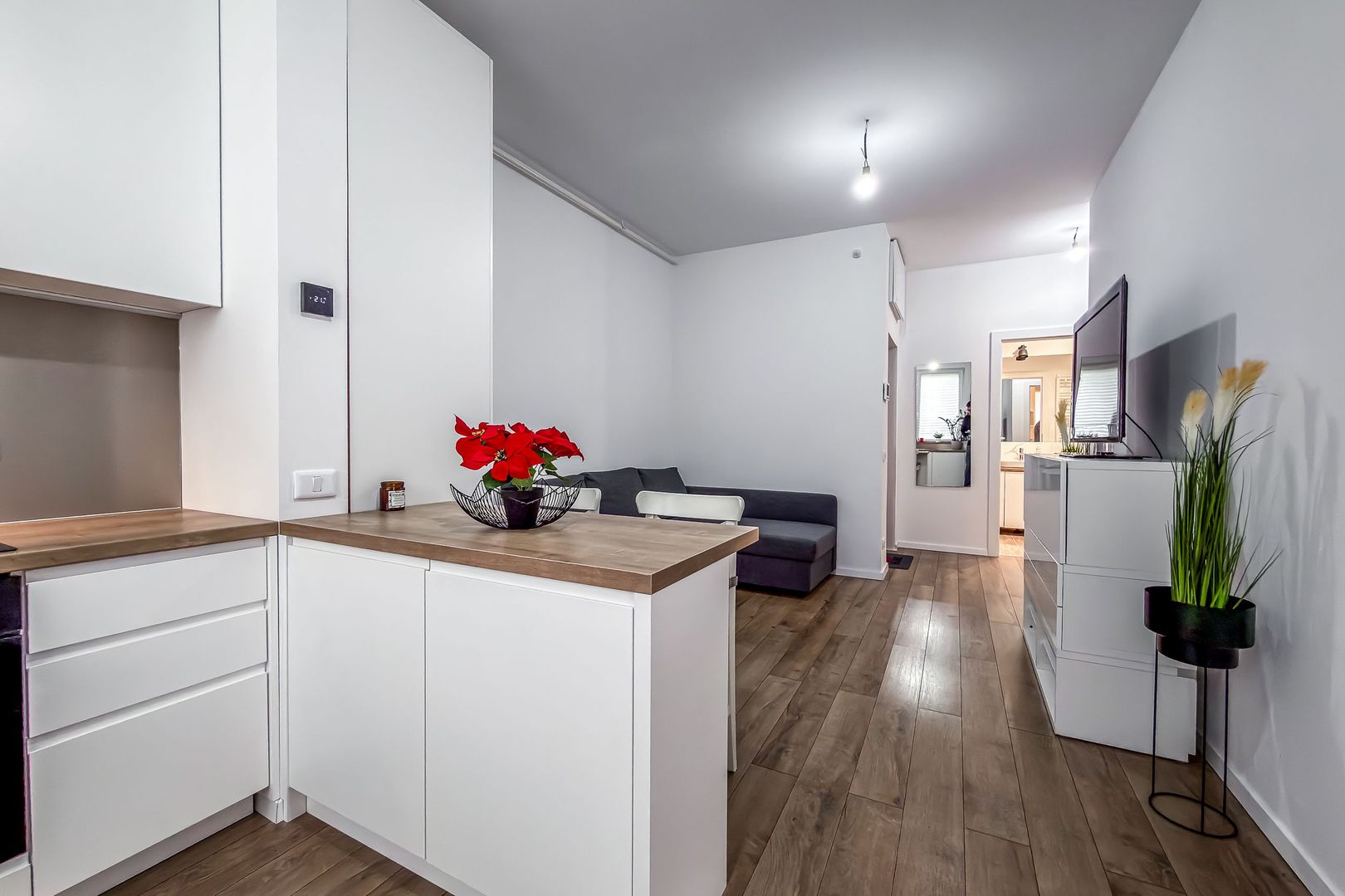 VÎNDUT! Apartament complet mobilat și utilat în ARED CITY. - Poză 2