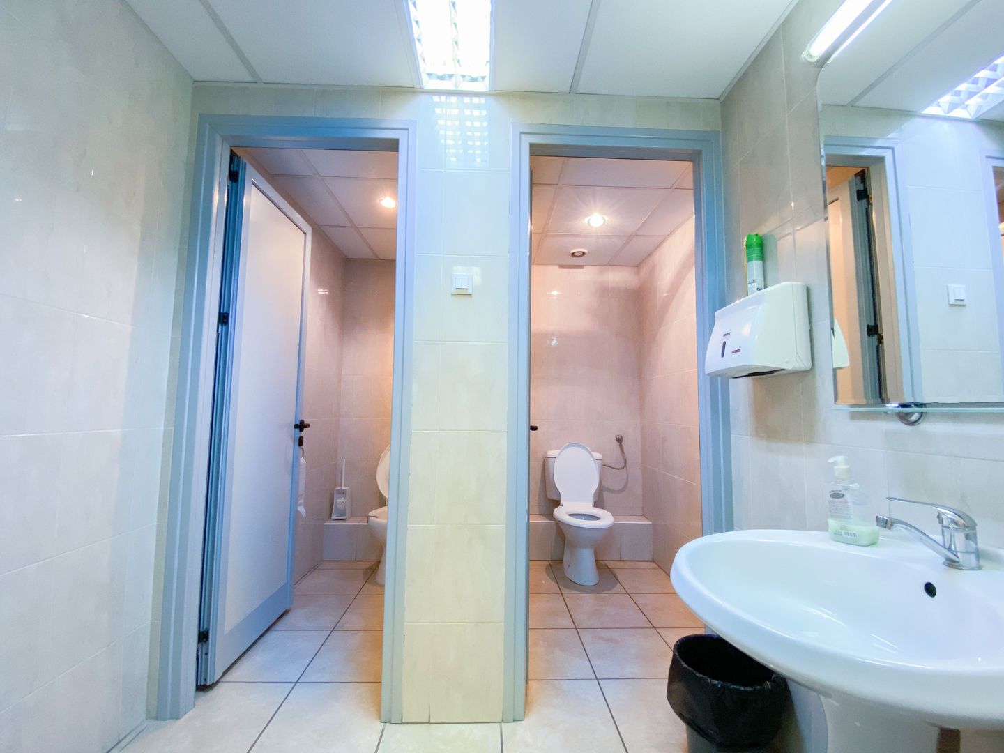 De inchiriat in cladire birouri P+5 etaje – PARTER - Poză 28