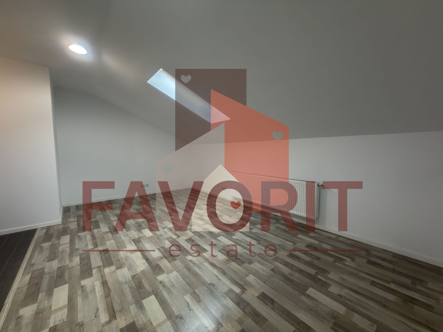 Disponibil imediat. Bloc nou - Poză 4