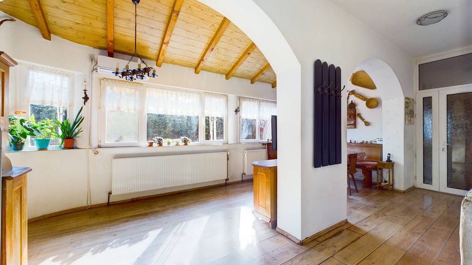 Casă generoasă în Grădiște - Poză 5