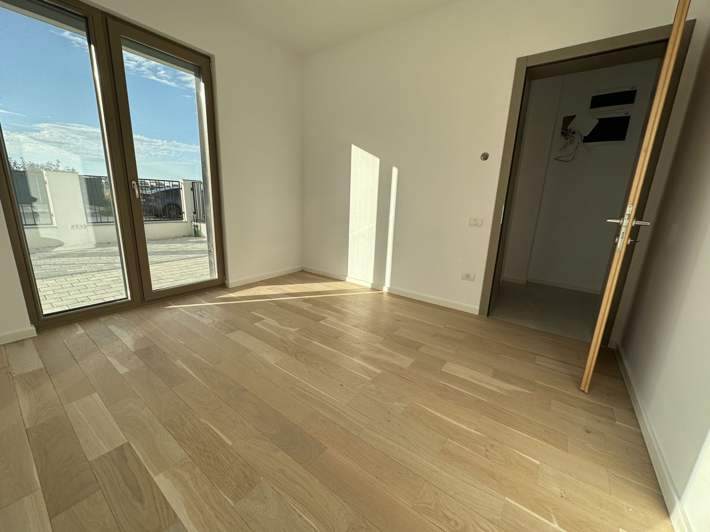 Casa cu 4 camere - Dumbarvita - Poză 5