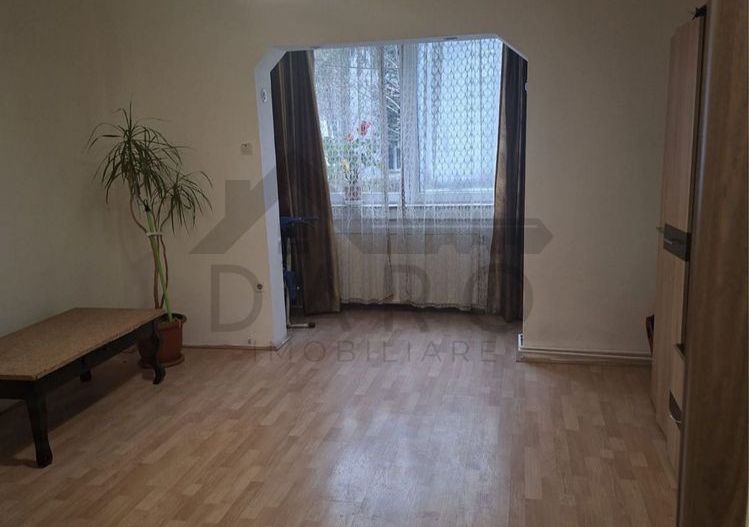 Vând apartament cu 3 camere zona Dâmbu Pietros aproape de bulevard . - Poză 7