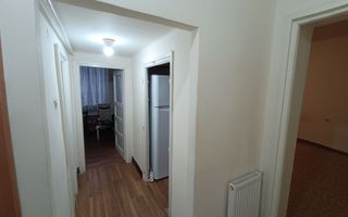 Garsonieră spațioasă de vânzare în zona istorică a Brașovului - Poză 4