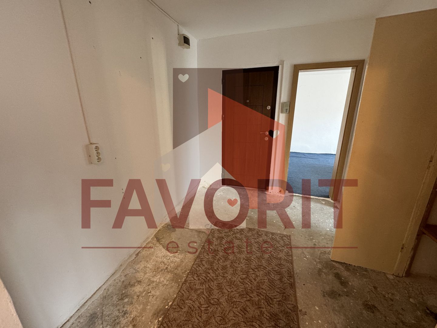Decomandat. Model spatios. Disponibil imediat. Etaj intermediar. - Poză 4