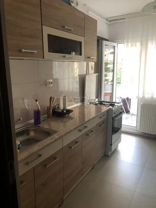 Apartament cu 2 camere, renovat complet, zona Plopilor, Pod Calvaria. - Poză 1