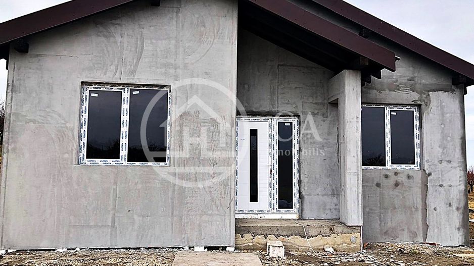 Casa de vanzare cu 4 camere pe str. Izvorului, zona Saldabagiu, Oradea - Poză 2