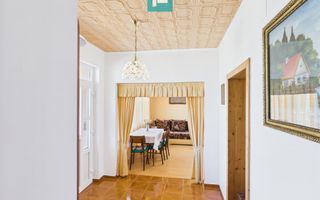 Casă renovată cu curte mare de închiriat în Rontău - Poză 6