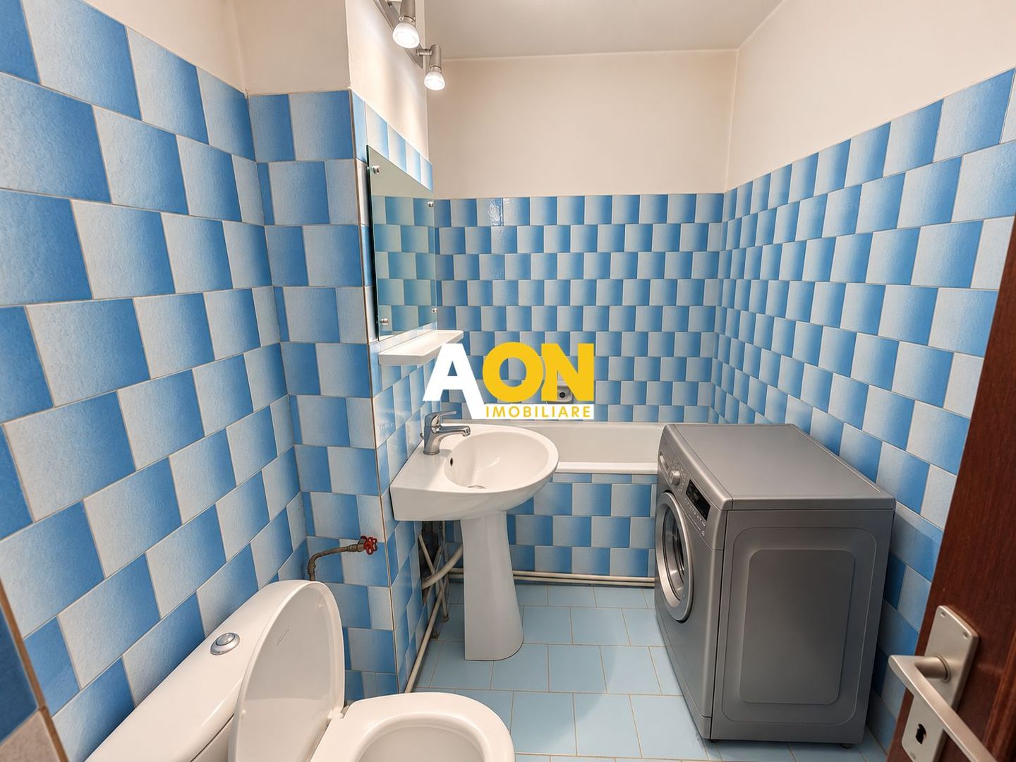 Apartament decomandat, 4 camere, 95 mp utili, boxa de 13 mp, Centru - Poză 9